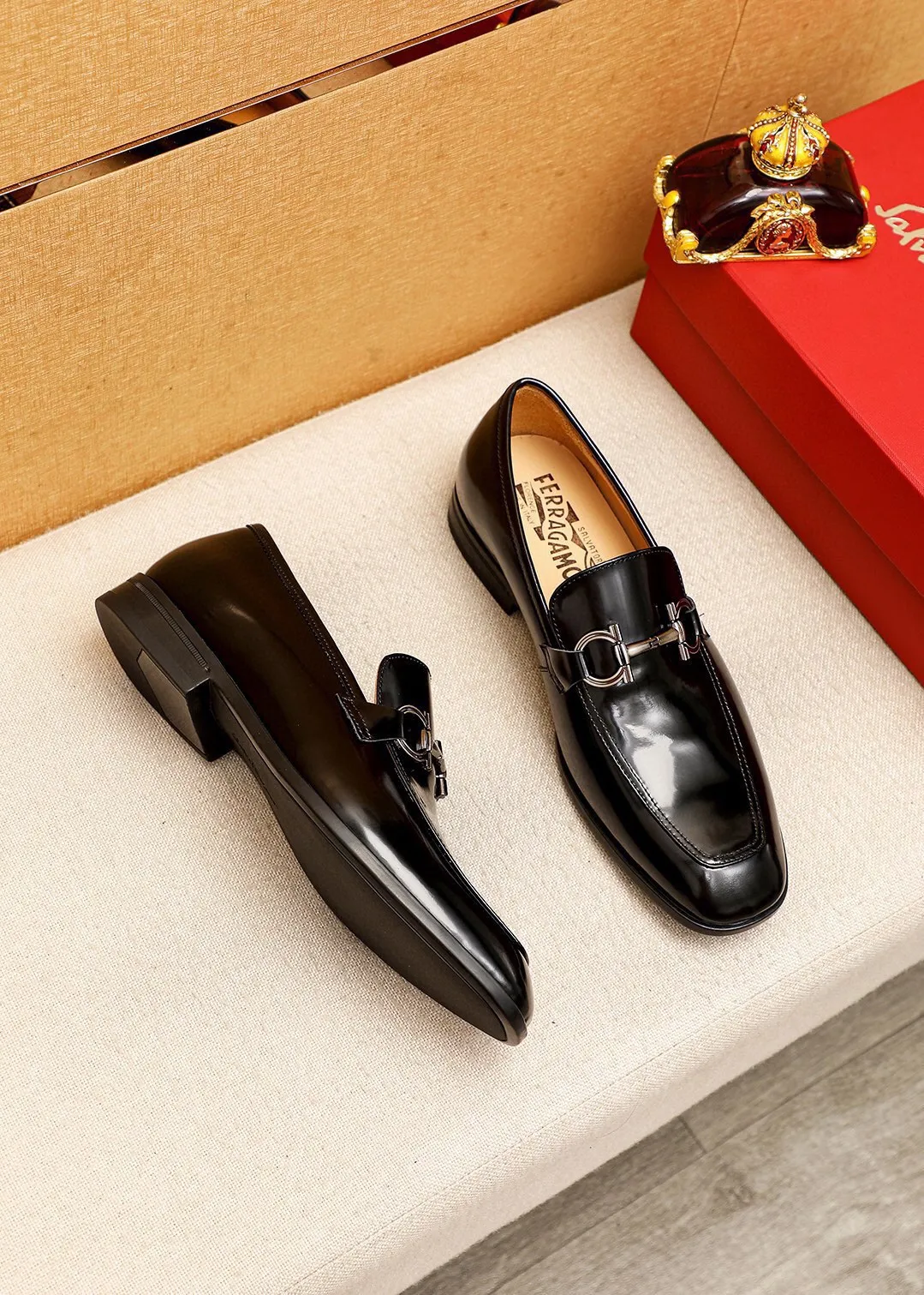 Men's shoes 💰480 💐 Product trademark: Ferragamo "Ferragamo" casual leather shoes Regular size: 38-44 (45🉑️customized) Product materials: Selected imported first-layer open-edge beaded cowhide upper + luxury hardware buckle, imported water-dyed cowhide leather lining. Strong three-dimensional visual effect, original rubber outsole Color: 3⃣️seed leather materials available